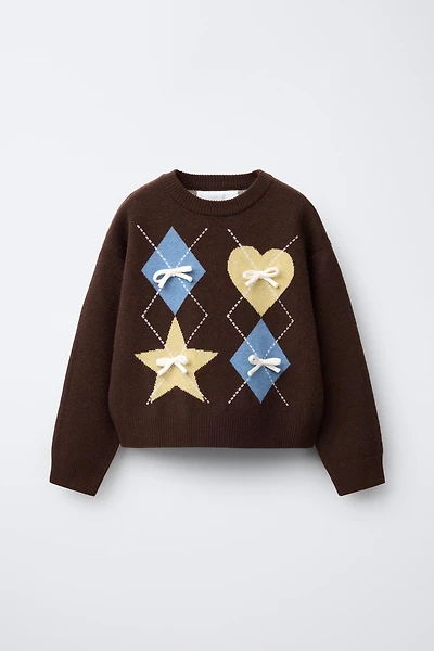 PULL EN MAILLE À LOSANGES ET NŒUDS