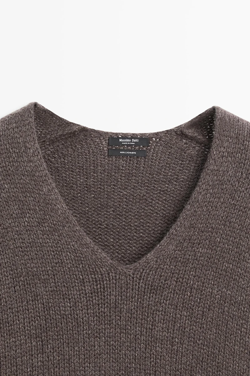 100% cashmere V-neck sweater