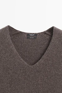 100% cashmere V-neck sweater