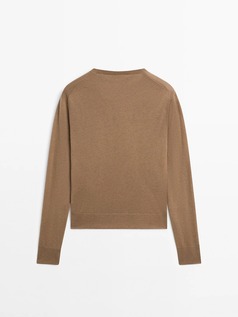 Wool blend knit sweater with crew neck