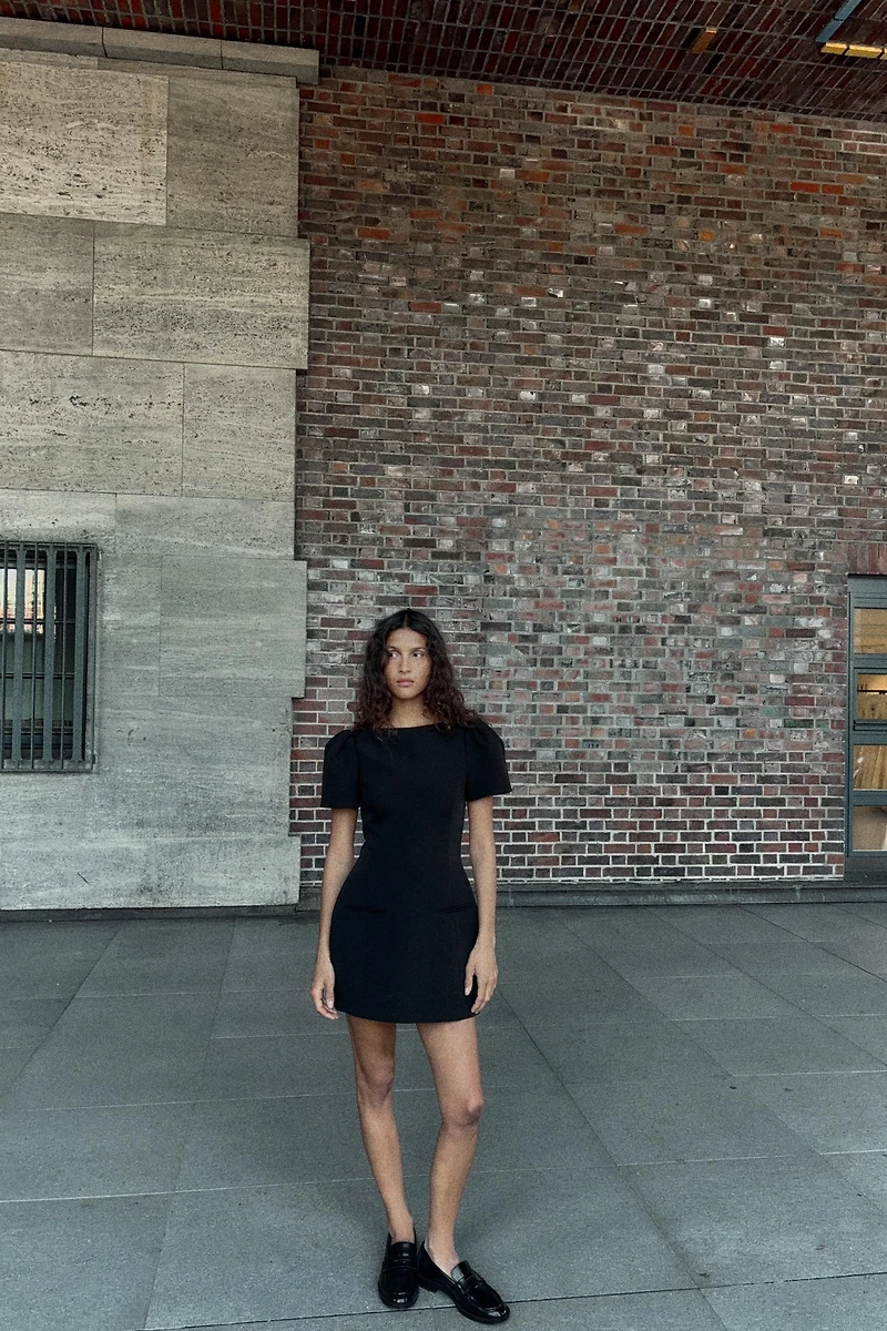 SHORT PLEATED POCKET DRESS