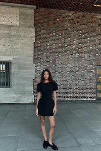 SHORT PLEATED POCKET DRESS