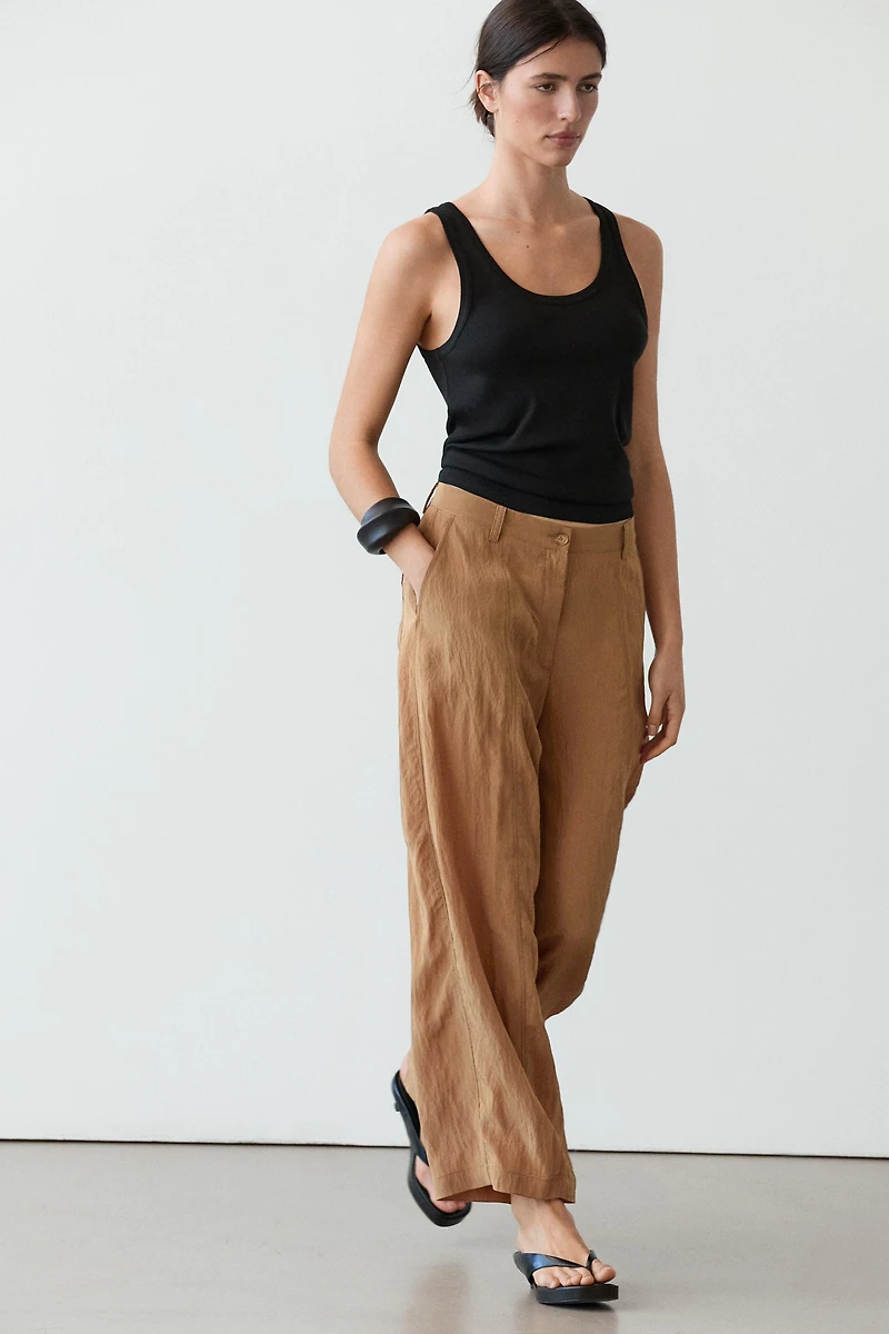 Lightweight barrel fit trousers