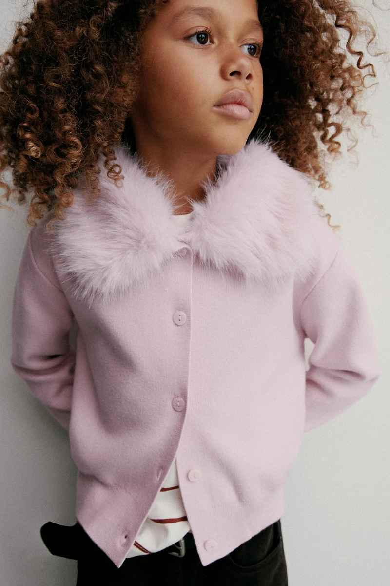 CARDIGAN WITH DETACHABLE FAUX FUR COLLAR