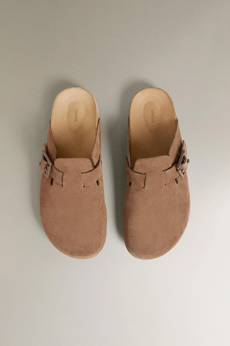 LEATHER CLOGS WITH BUCKLE