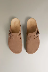 LEATHER CLOGS WITH BUCKLE
