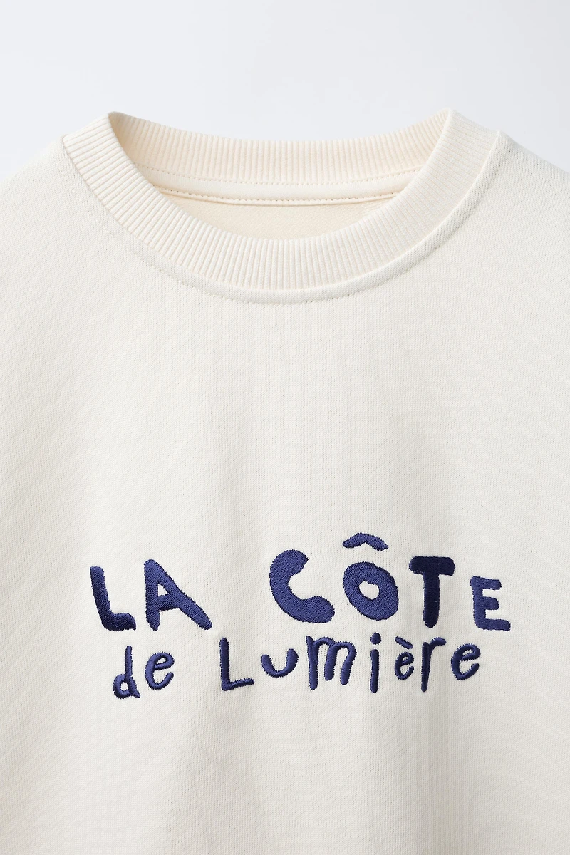 SWEAT À INSCRIPTION BRODÉE