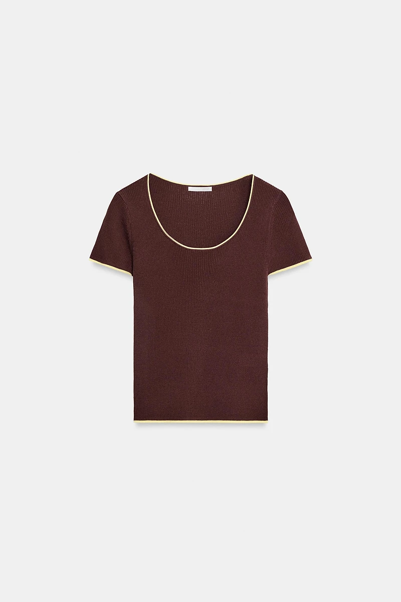 CONTRAST SHORT-SLEEVE TOP