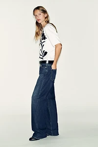 CONTRAST FLOWER T-SHIRT