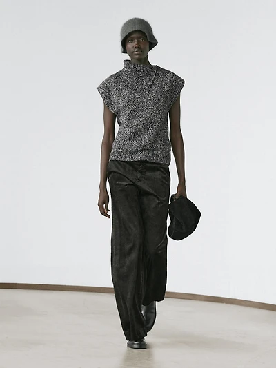 Mouliné knit vest with collar detail