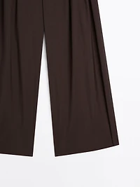 Flowing trousers with darts