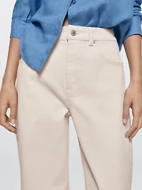 Straight-leg jeans with turn-up hems