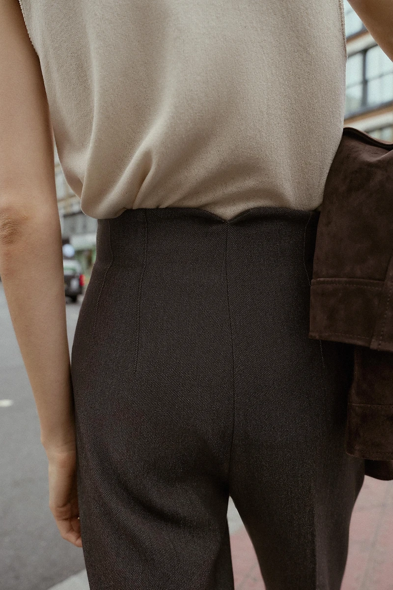 PANTS WITH A HIGH WAIST