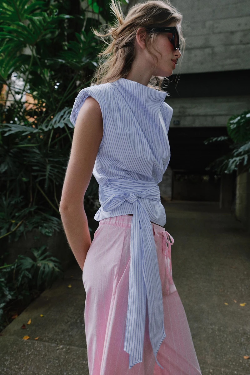 STRIPED SHOULDER PAD METALLIC THREAD TOP