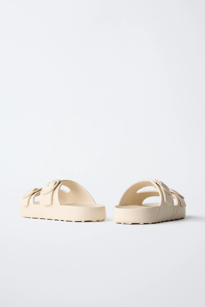 SANDALES À BOUCLES GOMMÉES