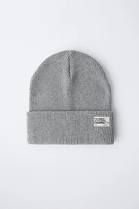 RIBBED KNIT HAT WITH LABEL