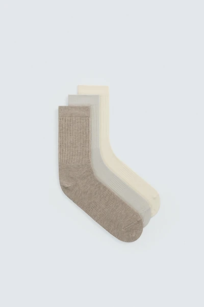 THREE-PACK RIBBED SOCKS