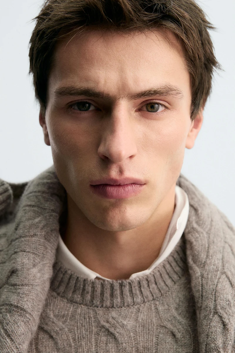 100% WOOL CABLE SWEATER