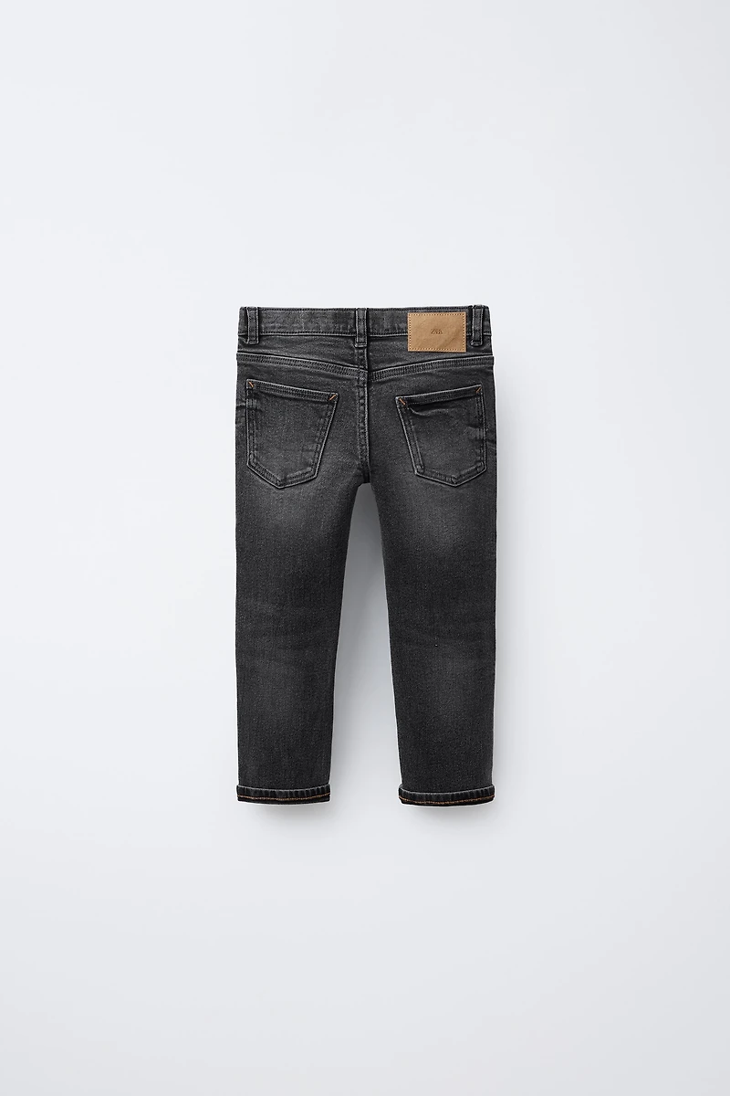 STRAIGHT FIT JEANS