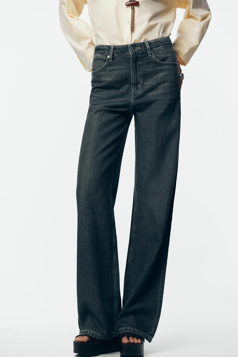 Z1975 HIGH-WAISTED STRAIGHT FIT JEANS