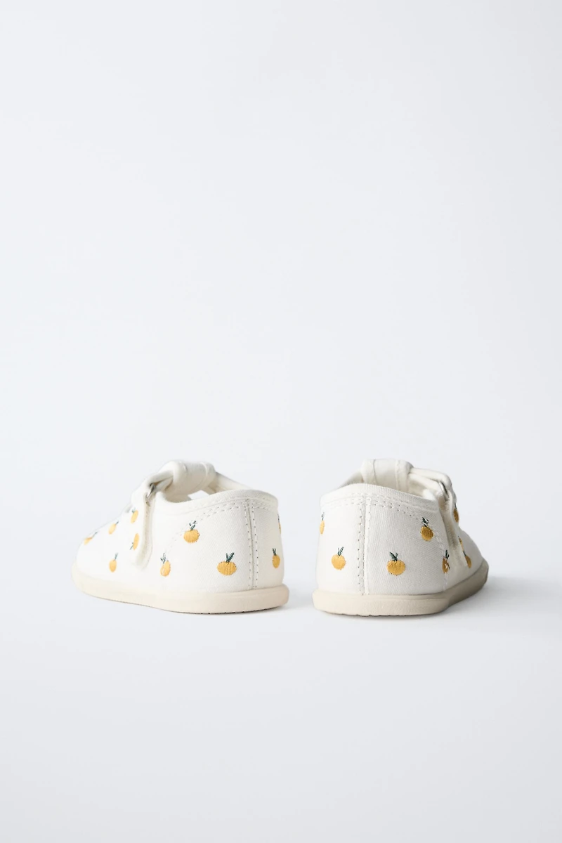 APPLE BAREFOOT SNEAKERS