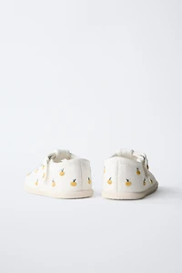 APPLE BAREFOOT SNEAKERS