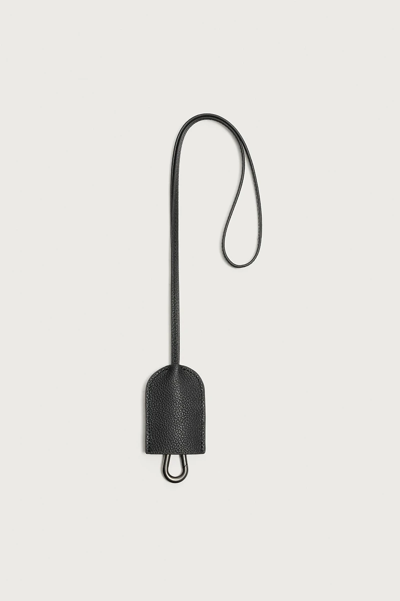 LEATHER PENDANT KEYCHAIN