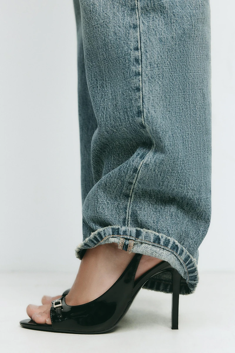 PATENT FINISH HEELED SANDALS