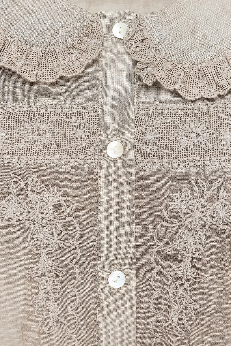 EMBROIDERED PETER PAN COLLAR SHIRT