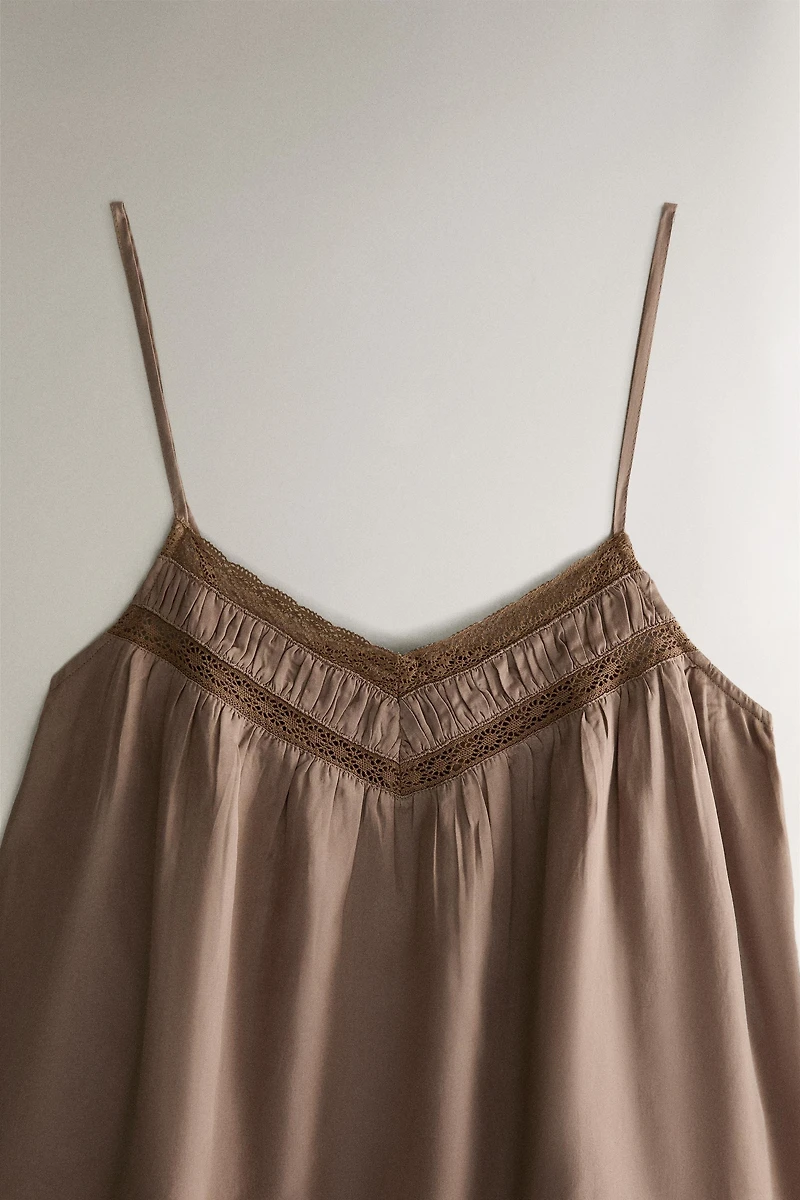 GATHERED SATEEN TOP