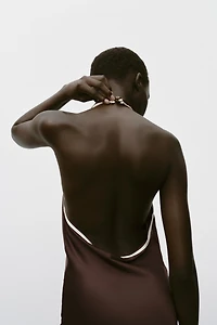 ROBE MIDI SATINÉE LISERÉS CONTRASTANTS