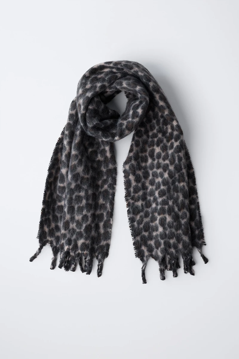 ANIMAL PRINT FRINGED SCARF