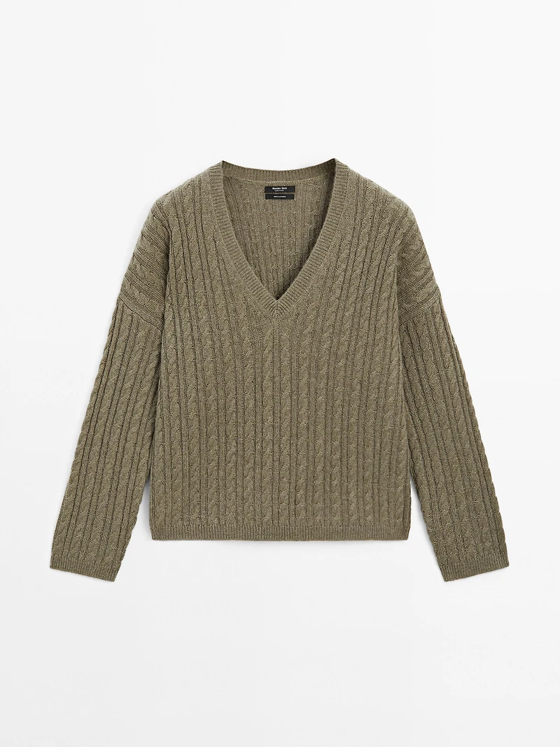 100% cashmere oversize knit sweater