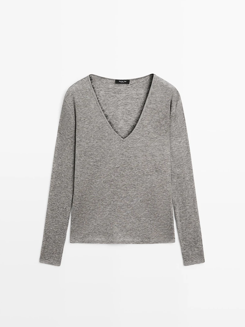 T-shirt col en V et dentelle