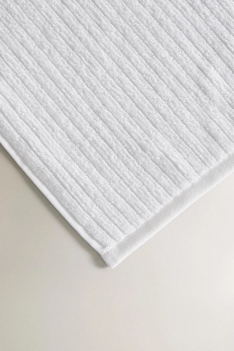 SERVIETTE DE BAIN TEXTURE CÔTELÉE
