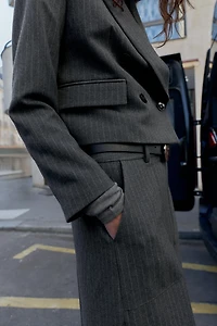 VESTE COURTE À BOUTONNAGE CROISÉ ET RAYURES CRAIE