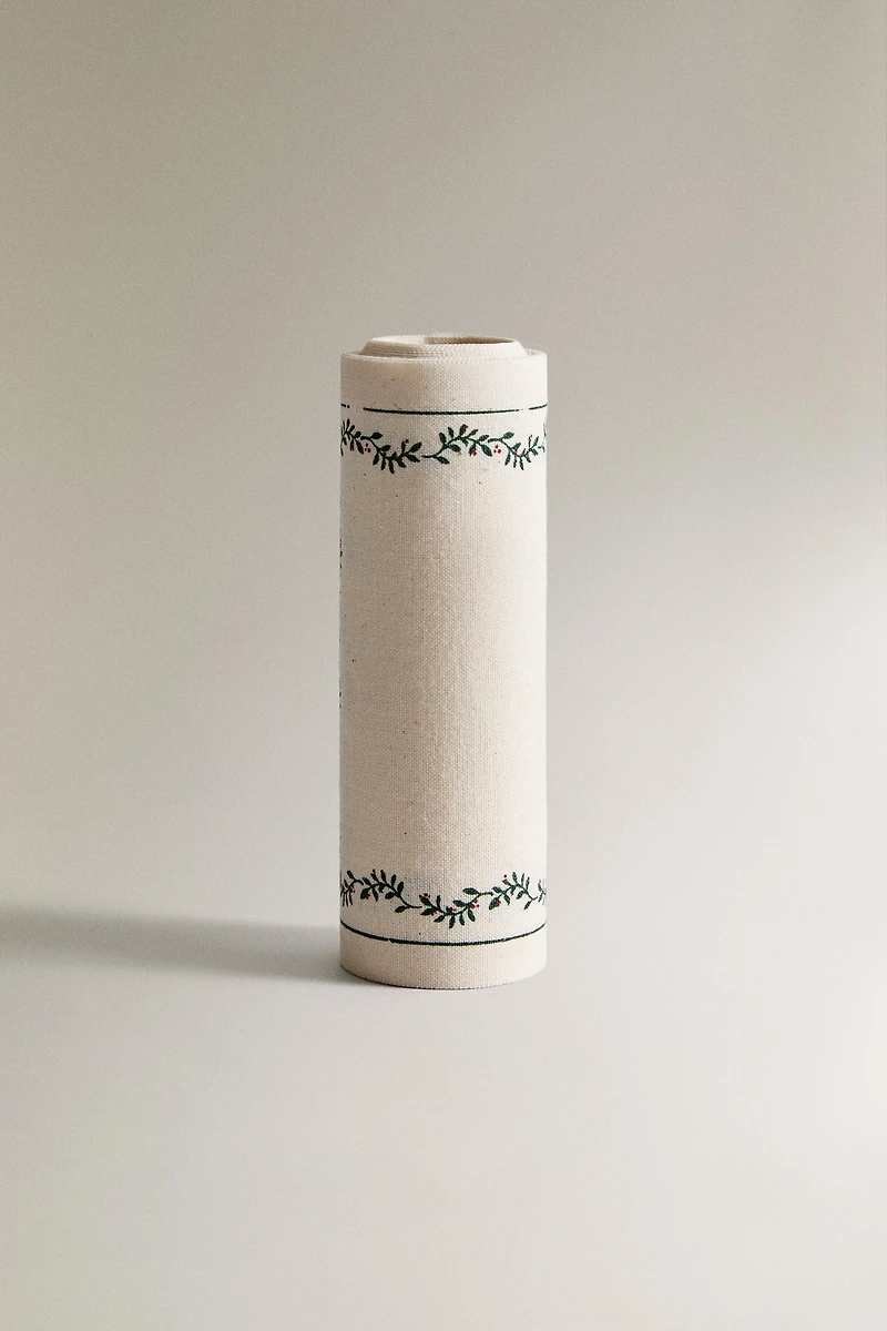 ROLL OF COTTON CHRISTMAS NAPKINS WITH A LEAF DESIGN (SET OF 20)