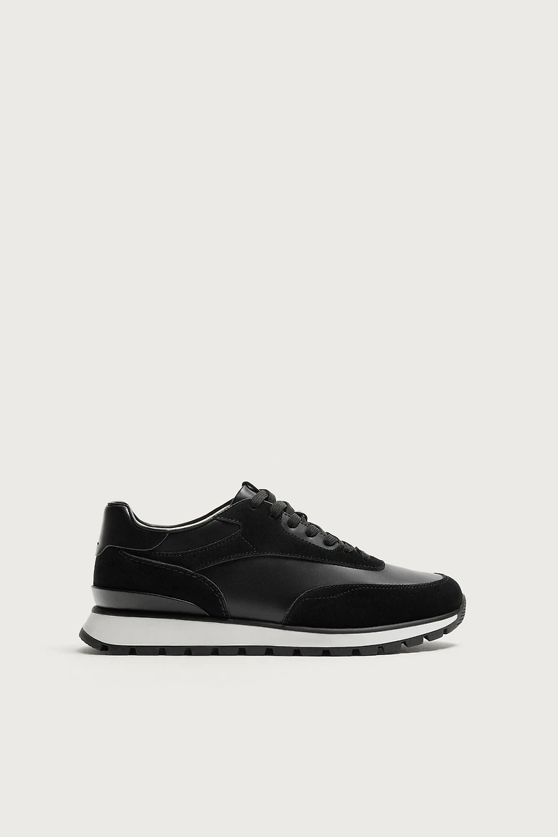 CASUAL SNEAKERS