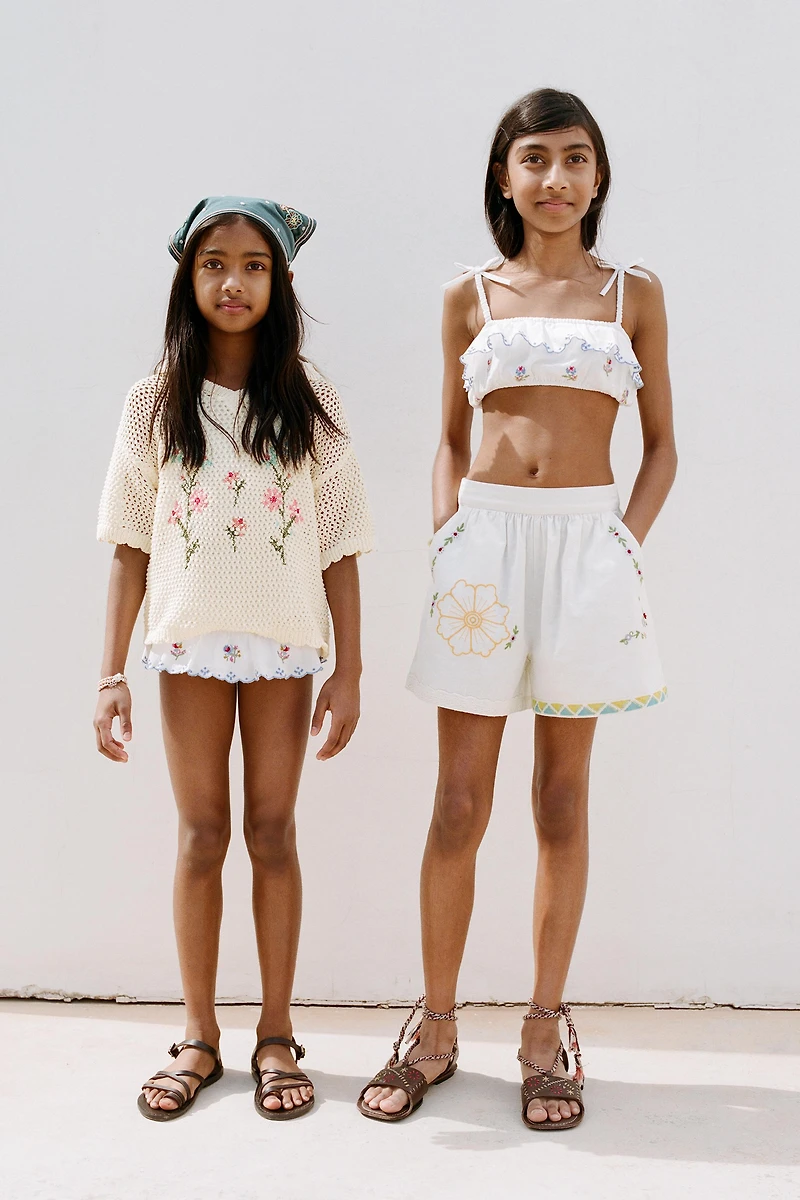 SHORT BRODÉ FLEURS AVEC COTON ET LIN