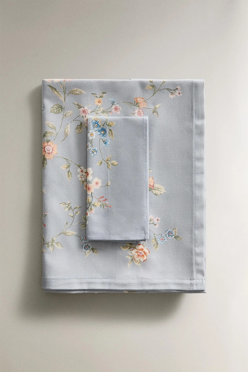 SMALL FLORAL PRINT TABLECLOTH