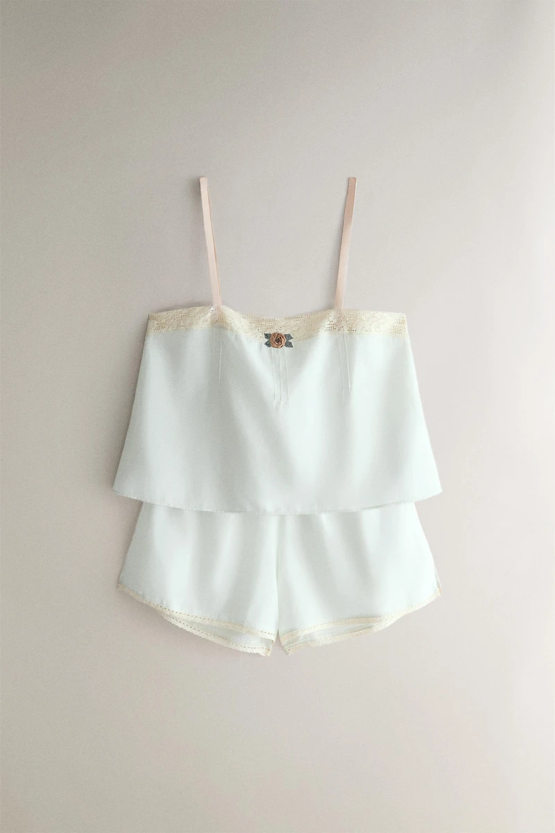 TOP DENTELLE FLEUR