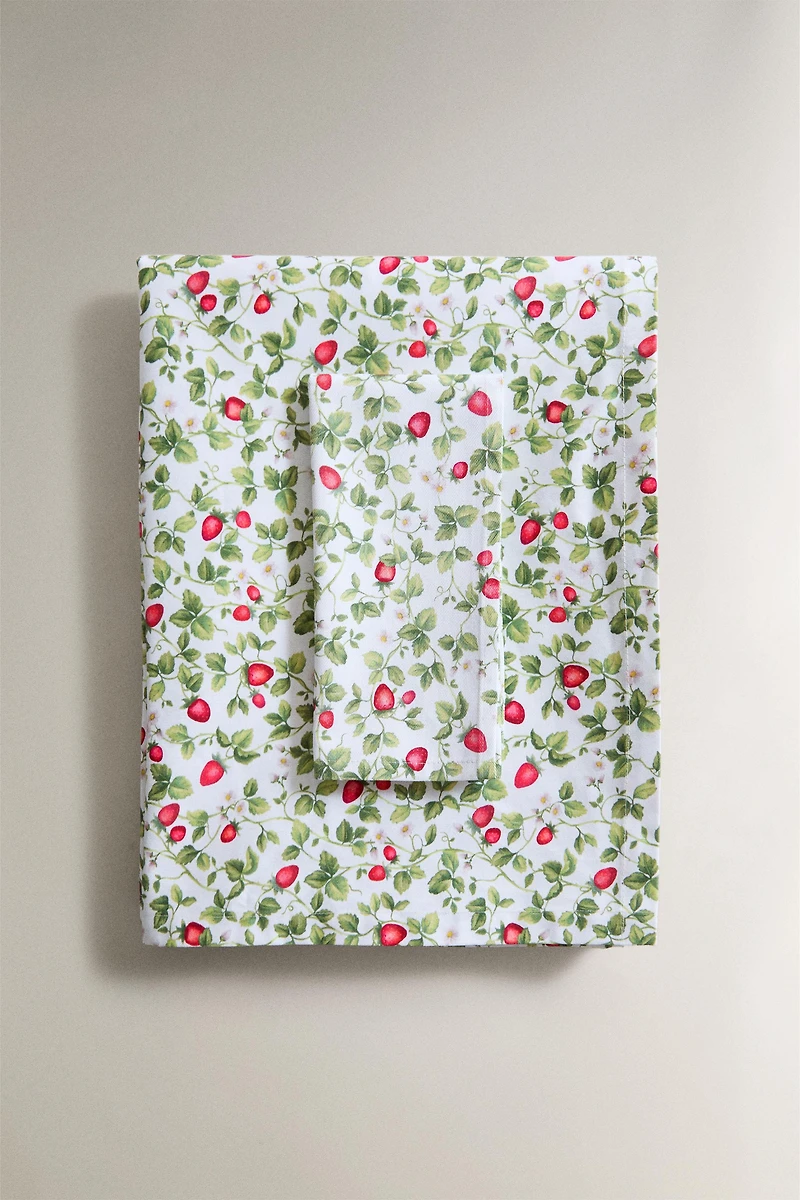 STRAWBERRY RESIN-COATED COTTON TABLECLOTH