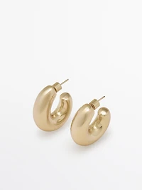 Oval hoop earrings