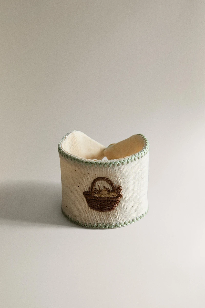 EASTER EMBROIDERED NAPKIN RINGS (PACK OF 4)
