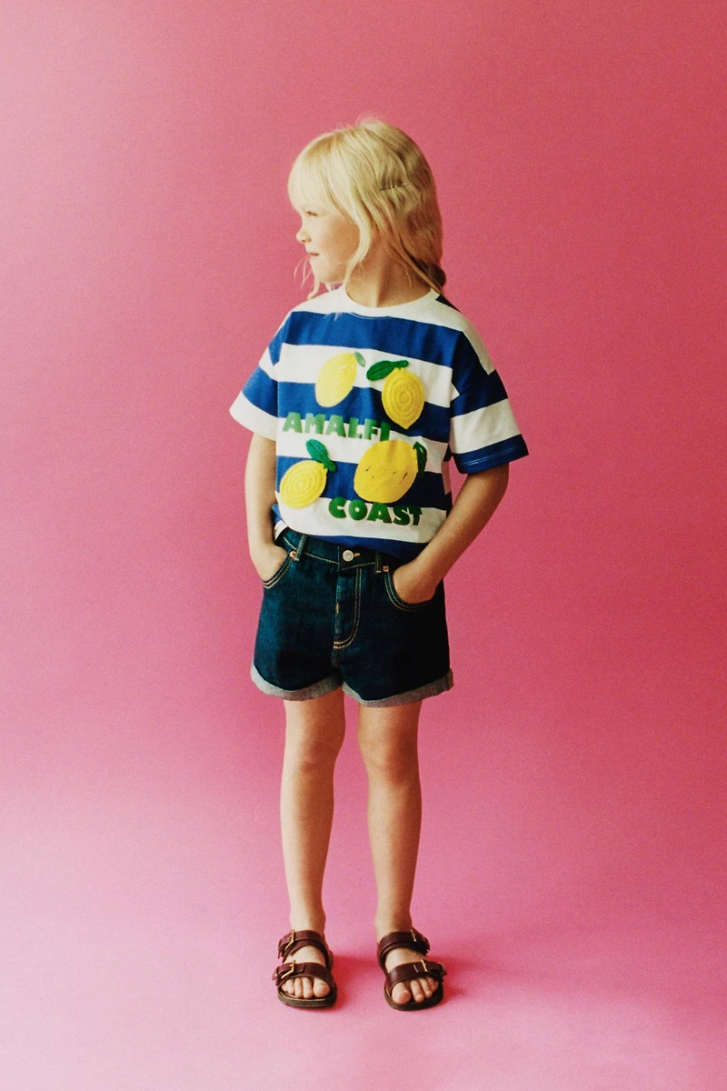 T-SHIRT À RAYURES ET PIÈCES FRUITS