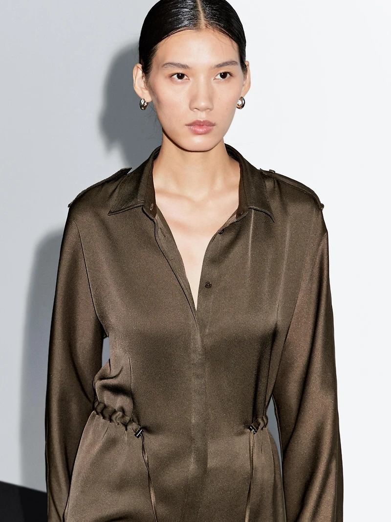 Flowing shirt with waist detail