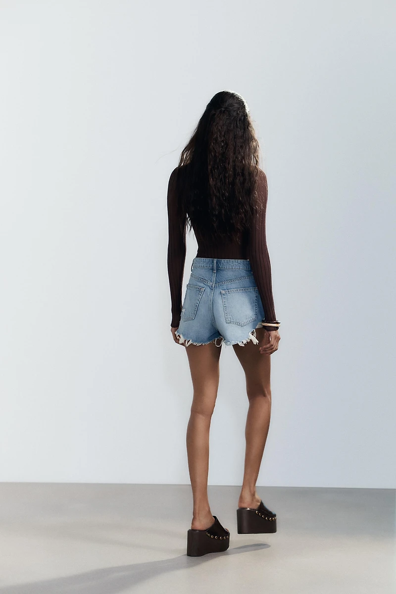 CURVED HIGH-WAISTED DENIM SHORTS