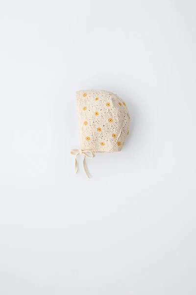 CROCHET DAISY BONNET
