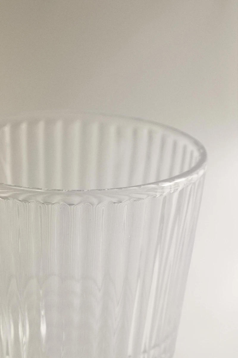 VERRE À PIED RELIEF