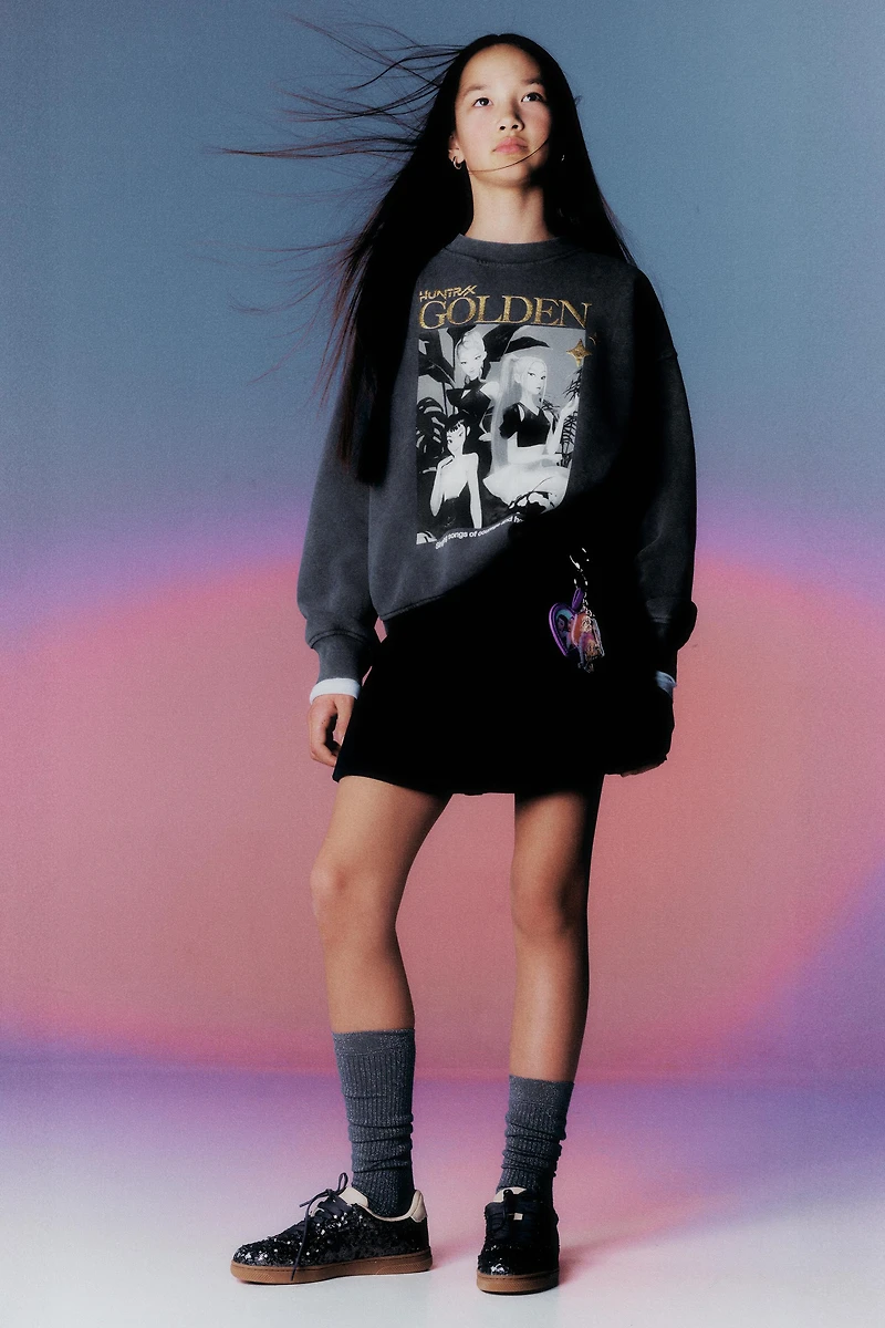 WASHED EFFECT SWEATSHIRT KPOP DEMON HUNTERS™ NETFLIX ©